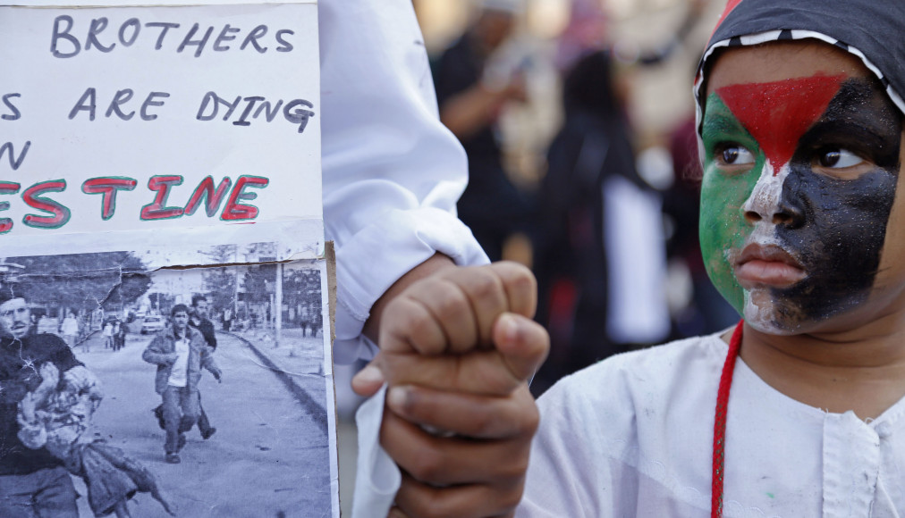Un enfant d&#039;Afrique du Sud, maquillé avec le drapeau de la Palestine. Cape Town, 2014. / Keystone