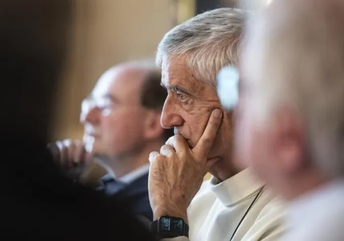 Une pétition prie les évêques catholiques suisses de ne pas se mêler de la vie privée de leurs employés KEYSTONE - LOUIS DASSELBORNE