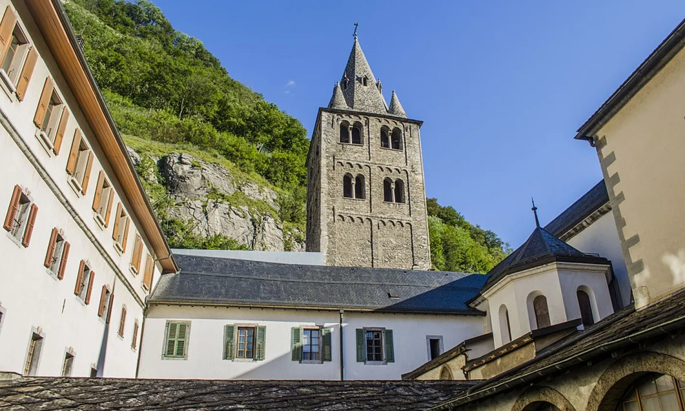 Abbaye de Saint-Maurice ©Lcs74, CC BY-SA 4.0 Wikimedia Commons