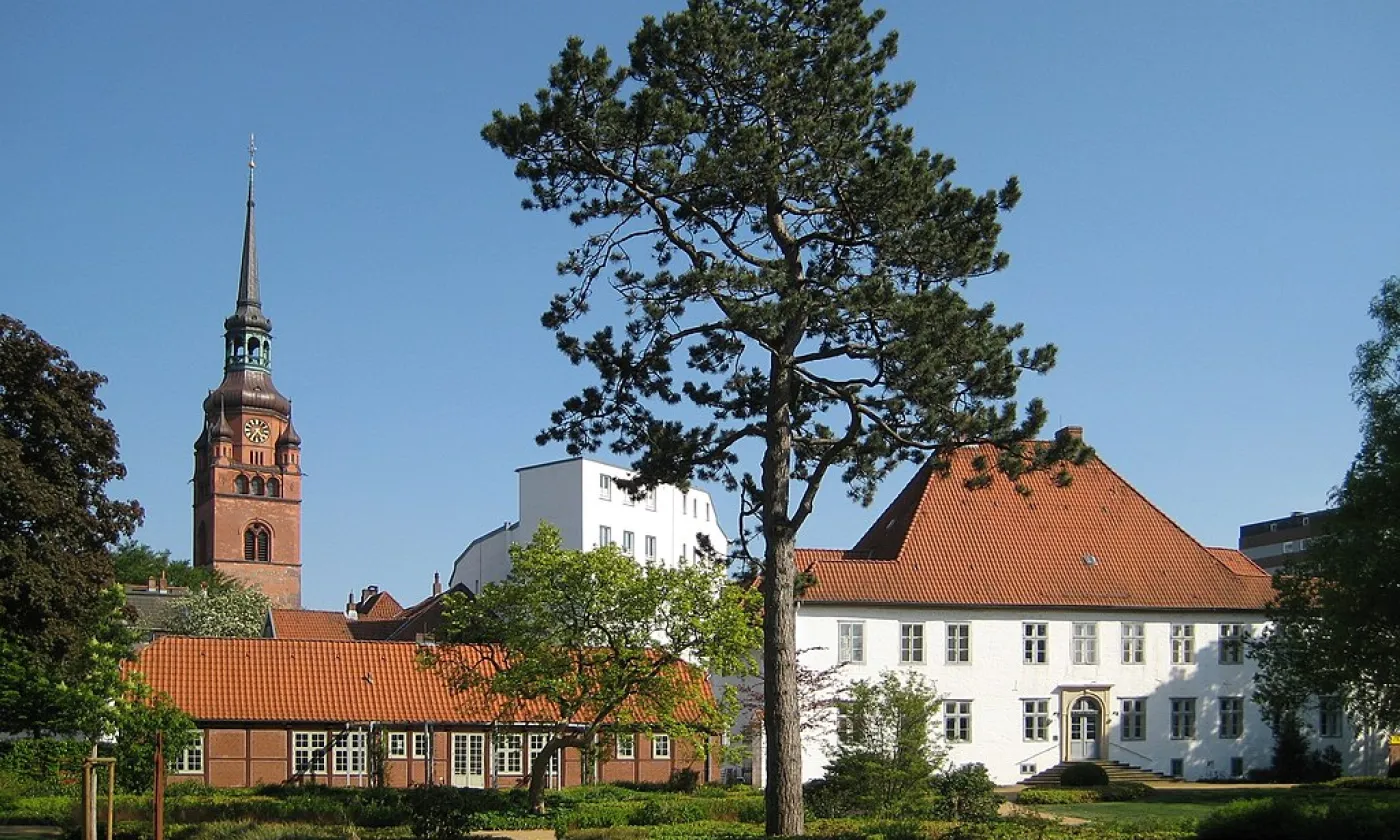 L'église luthérienne et le cloître d'Itzehoe ©Gruss-Nightflyer, CC BY 3.0 Wikimedia Commons