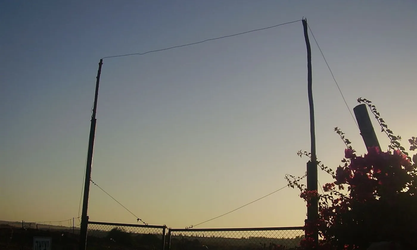 Une section d'érouv sur le plateau du Golan ©netanel_h, CC BY-SA 3.0 Wikimedia Commons