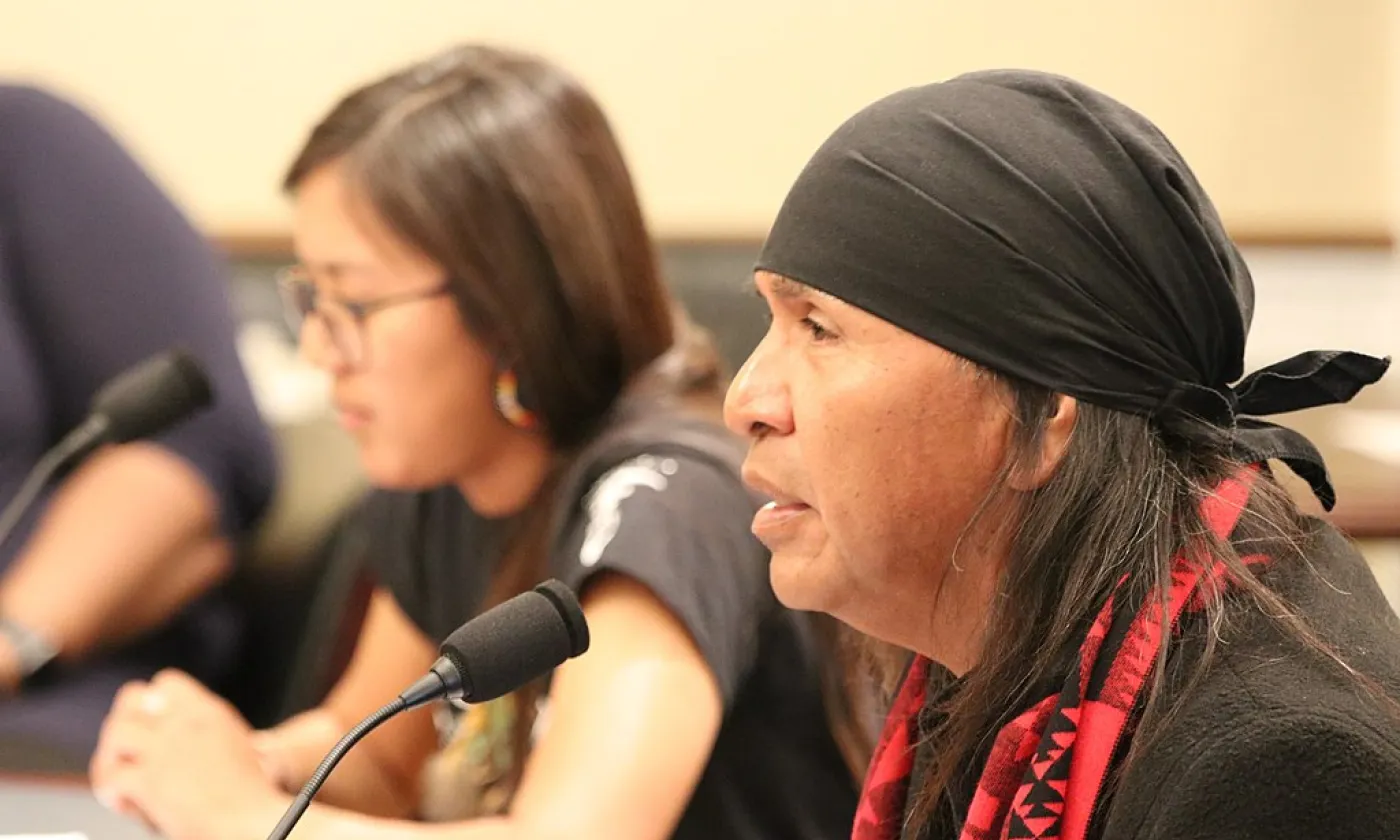 Débat devant le Comité des ressources naturelles à la Maison du Congrès des Etats-Unis, sur les activités minières à Oak Flat ©United States Congress Natural Resources Committee, Public domain, via Wikimedia Commons