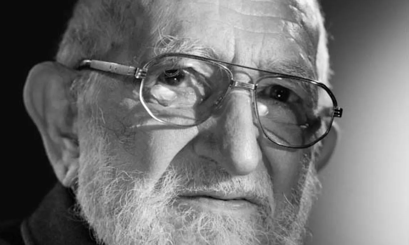 La face sombre de l’Abbé Pierre ©Studio Harcourt Paris, CC BY 3.0 Wikimedia Commons