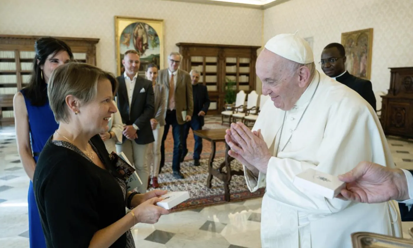 ©Vatican Media Anne Abruzzi, membre du Conseil synodal de l'EERV, qui rencontrait le pape avec une délégation œcuménique.