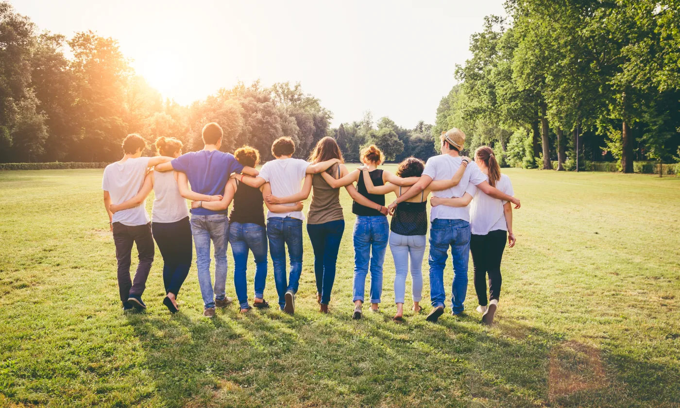 Lorsque nous demandons aux catéchumènes leurs meilleurs souvenirs, c’est le camp qui est mentionné. C’est bien dans la communauté que nous nous soutenons les uns les autres. @ iStock/FilippoBacci