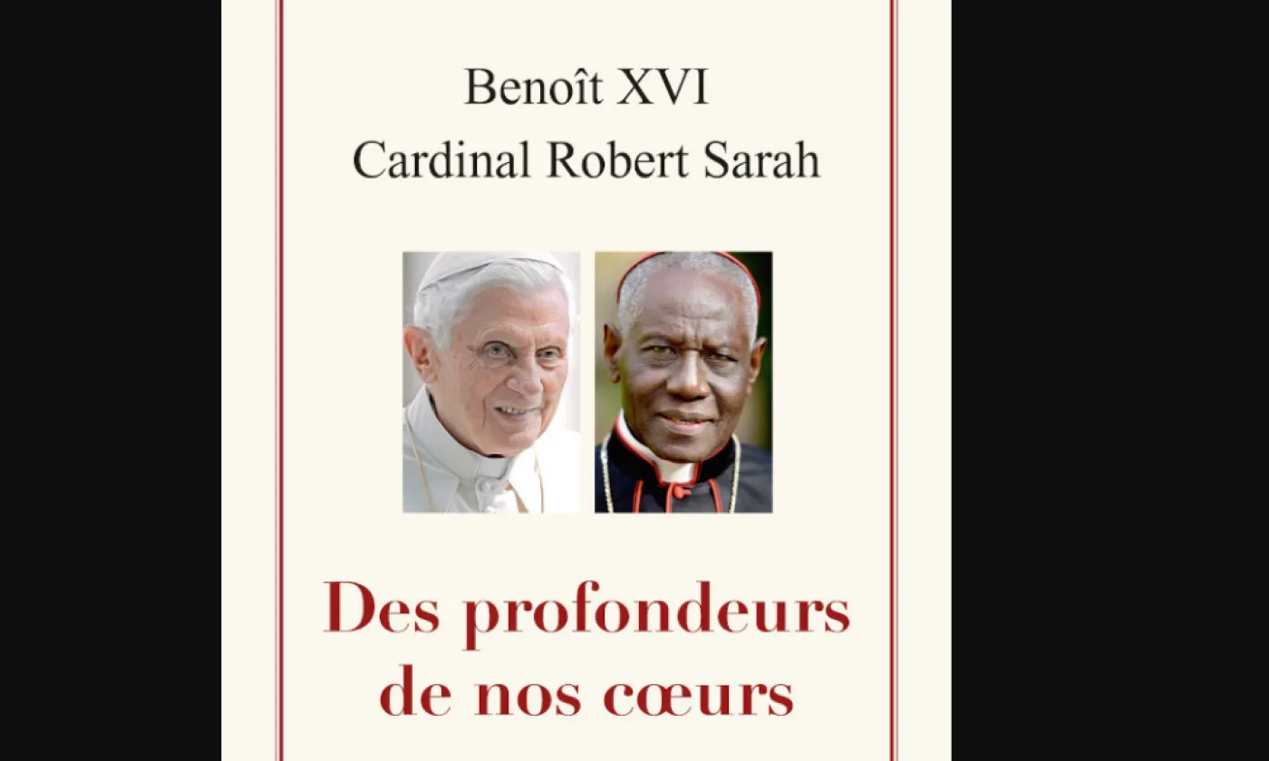 "Des profondeurs de nos coeurs" par le Benoît XVI et le cardinal Robert Sarah ©Editions Fayard