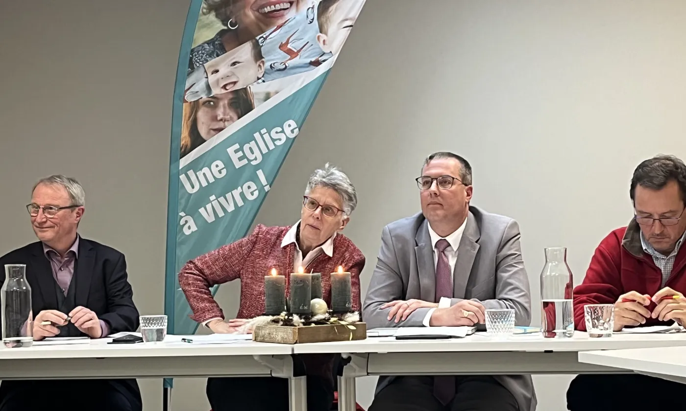 Jean-Baptiste Lipp, Marie-Claude Ischer, Vincent Guyaz, Emmanuel Jeger, Conseillers synodaux de l'EERV, en conférence de presse ce vendredi 16 novembre.