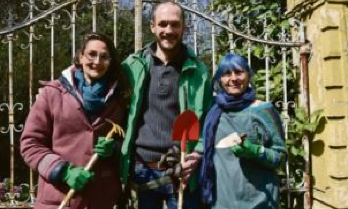 Marie-Fleur Baeriswyl, Marc Caverzasio et Catherine Neumann pilotent ensemble le programme Ouvre ton Jardin ©Alain Grosclaude