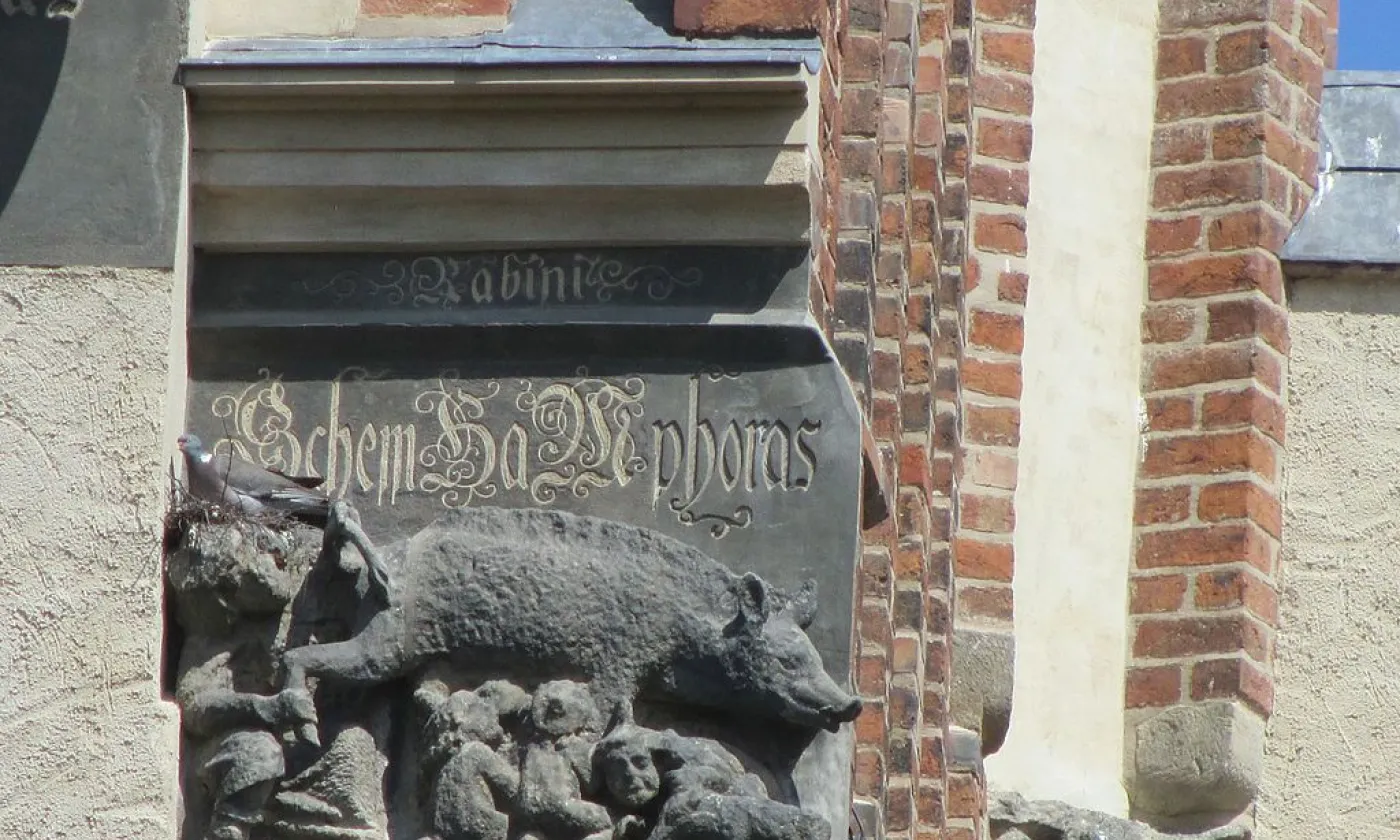 «La truie des juifs», bas-relief sur la façade de l'Eglise de Wittenberg ©Avi1111 Dr. Avishai Teicher, CC BY-SA 4.0 Wikimedia Commons