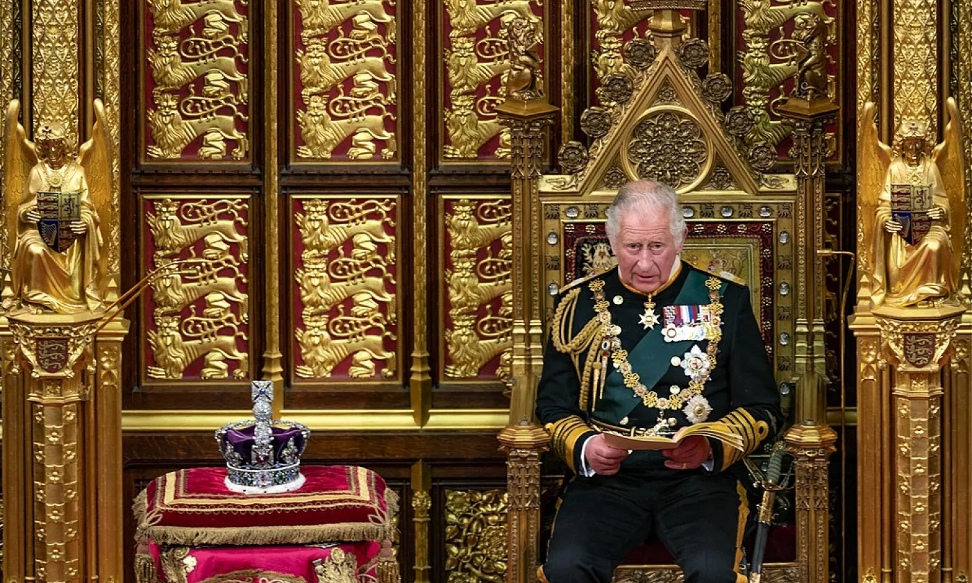 Le prince Charles prononce le discours de la reine lors de l'ouverture du Parlement, le 10 mai 2022 ©House of Lords 2022 / Annabel Moeller, CC BY 2.0 Wikimedia Commons