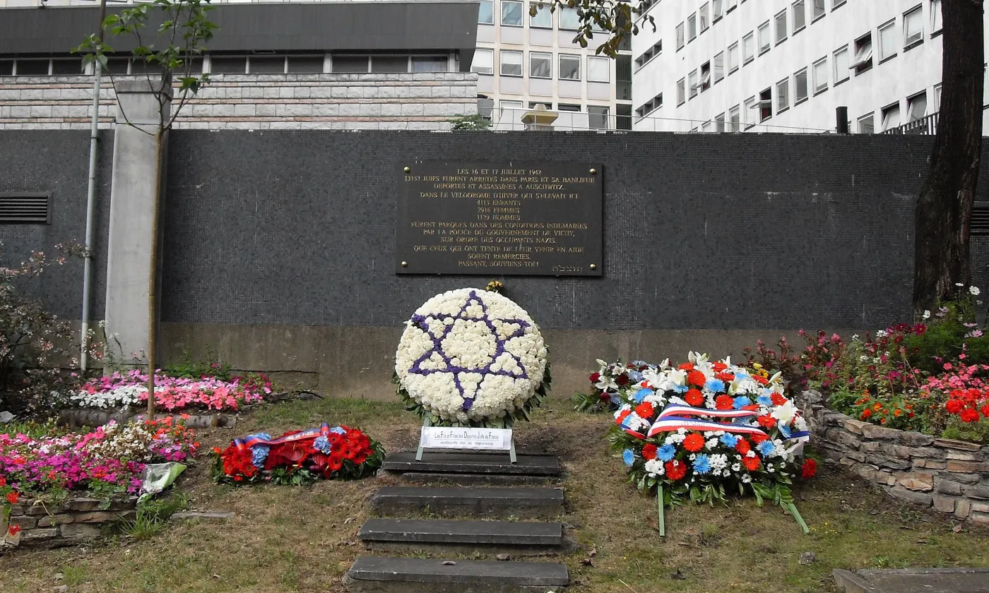 Jardin du souvenir commémorant la Rafle du Vél' d'Hiv à Paris en juillet 1942 ©Djampa, CC BY-SA 4.0, Wikimedia Commons