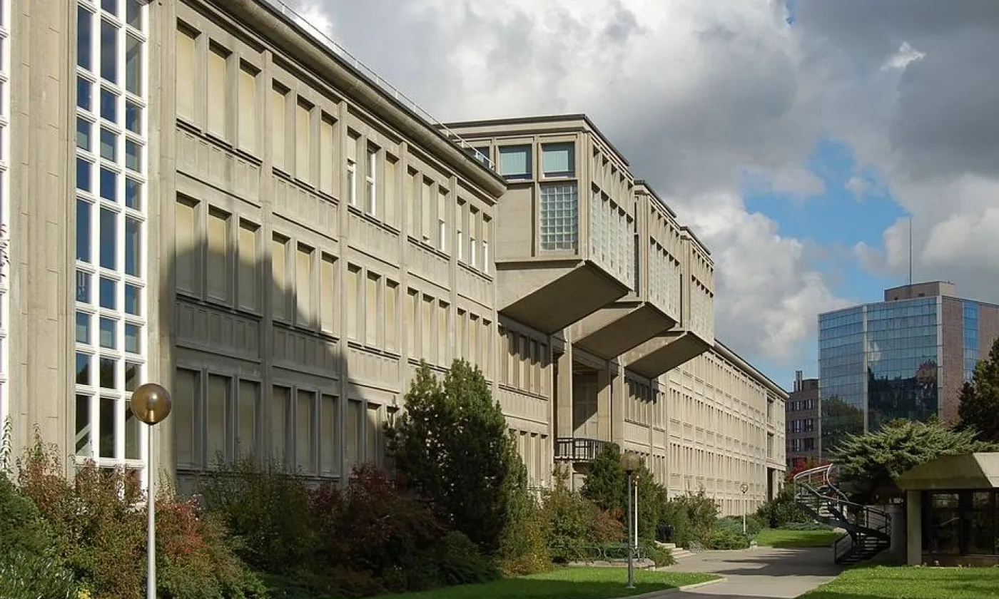 Université de Fribourg ©Norbert Aepli, Switzerland, CC BY 2.5 via Wikimedia Commons