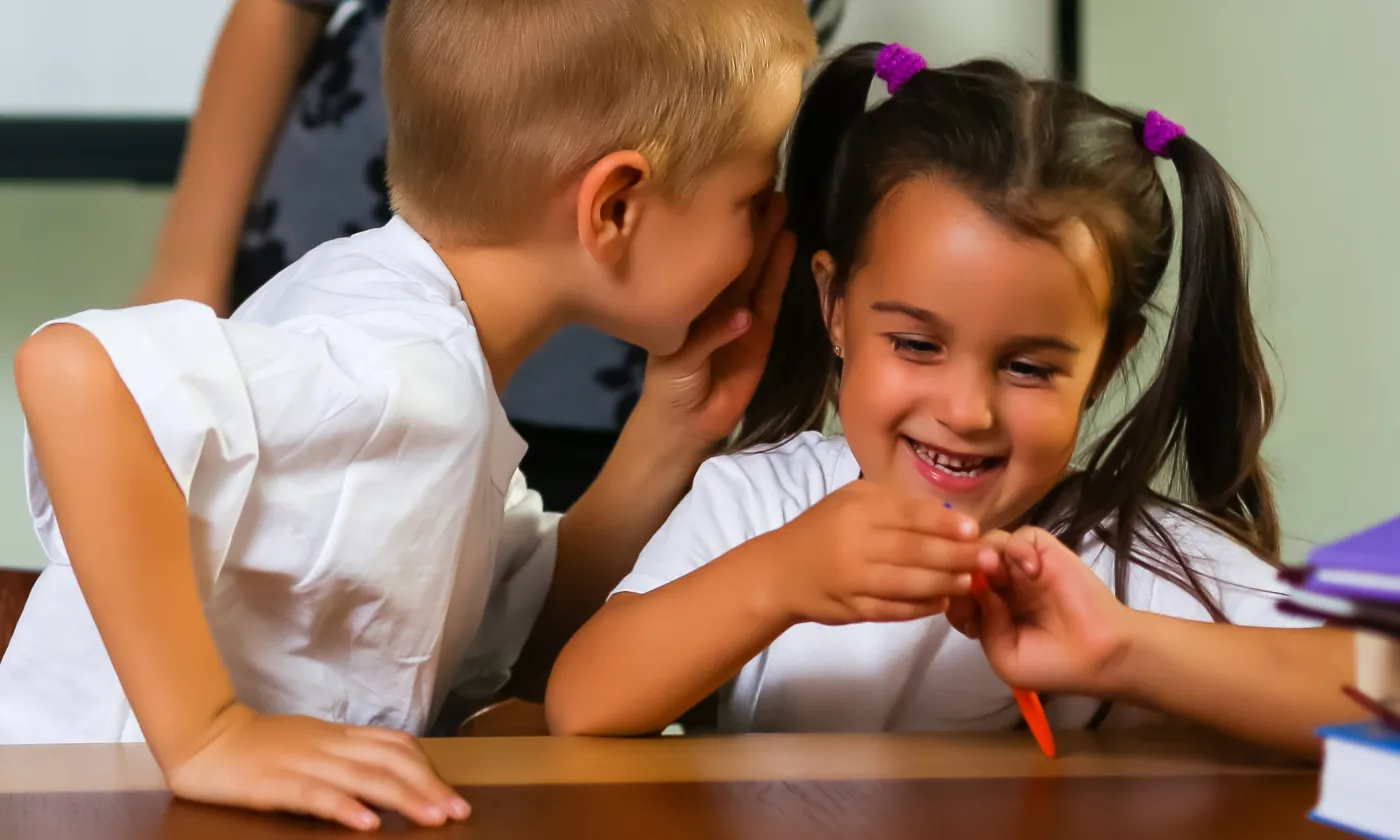 Deux écoliers. Photo d’illustration ©iStock / Sinenkiy