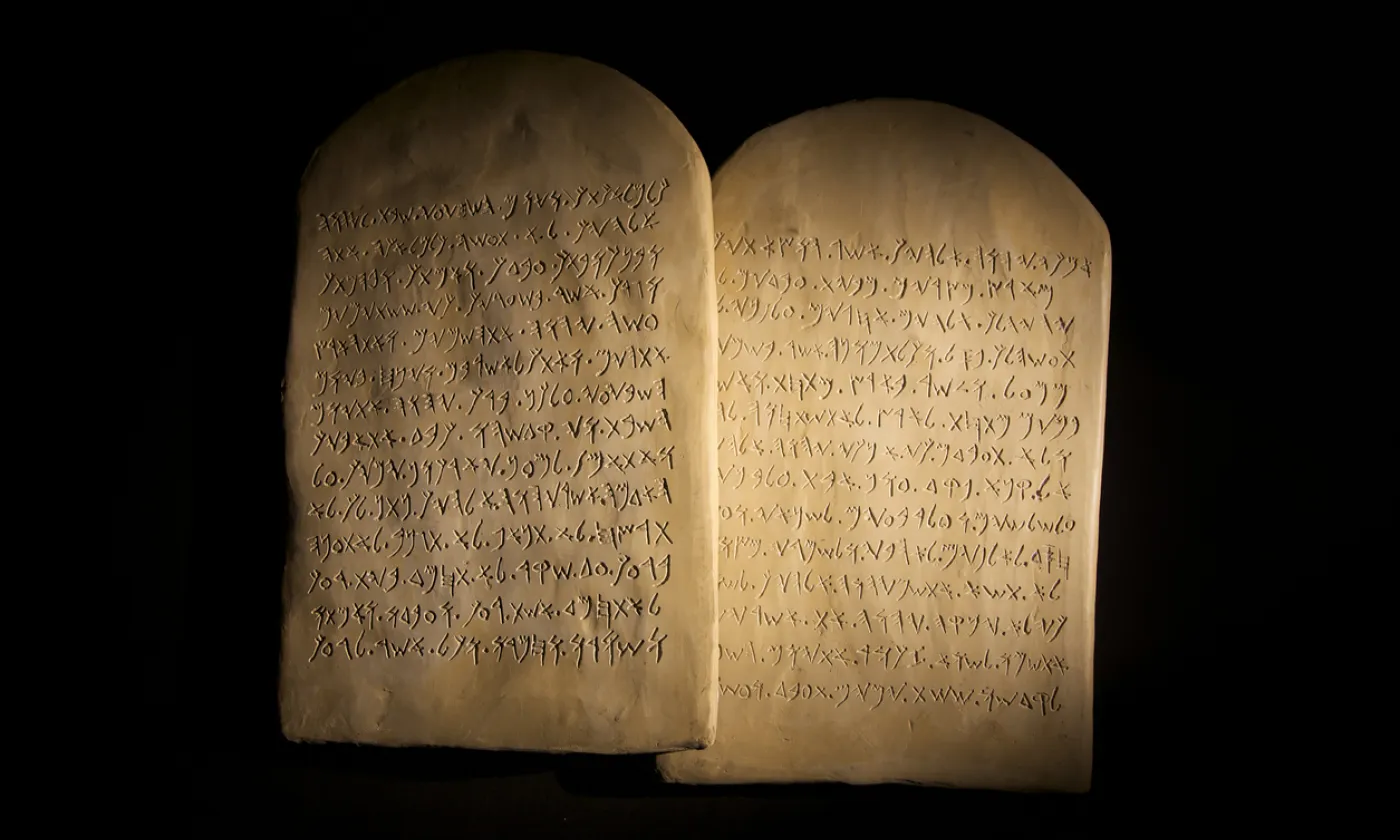 Vente aux enchères de la plus ancienne tablette des Dix Commandements ©iStock