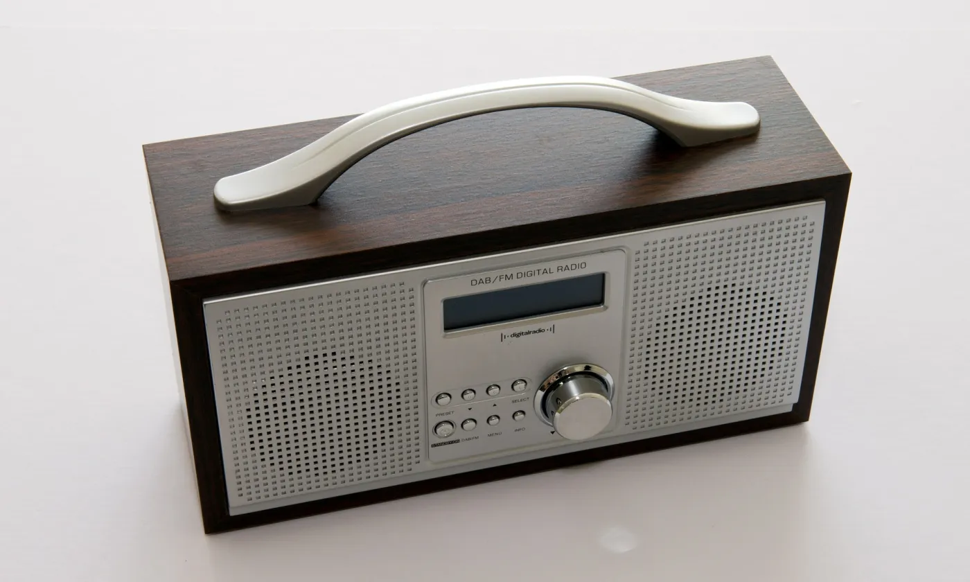 Un récepteur de radio numérique DAB+. CC0, RonPorter / Pixabay