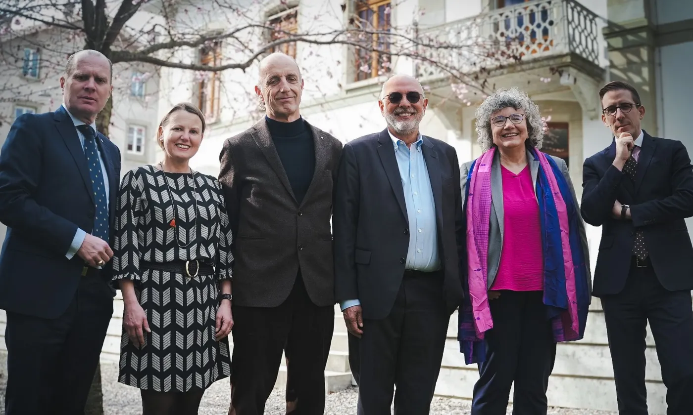 Le groupe de travail mixte (de gauche à droite): Philippe Leuba, conseiller synodal et président du groupe de travail – Anne Abruzzi, présidente du Conseil synodal – Dominique Kohli, délégué du Synode – Olivier Leuenberger, délégué du Synode – Laurence Bohnenblust-Pidoux, conseillère synodale – Simon Butticaz, délégué du Synode. ©Lucien Cogne / Médias-pro