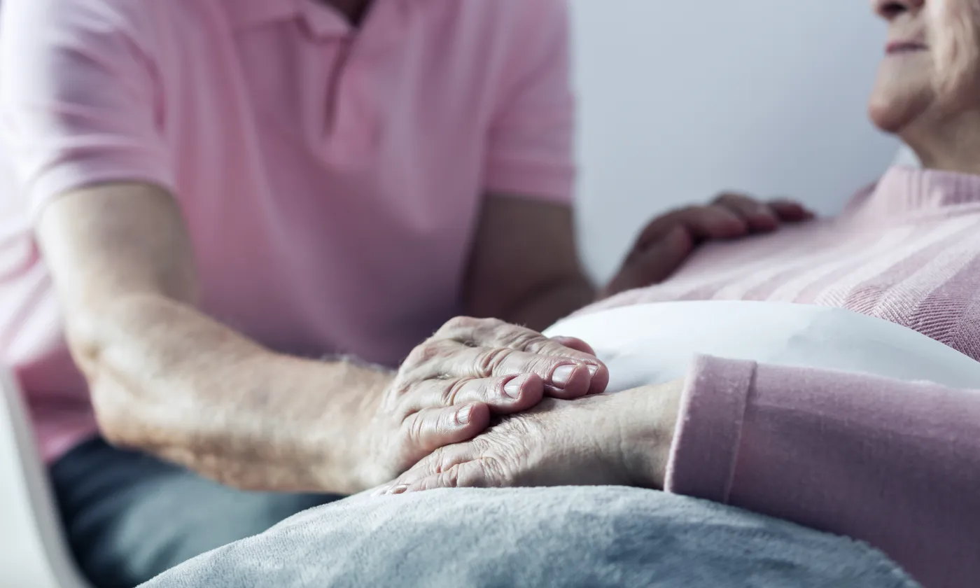 Être auprès de ceux qui en ont besoin @ iStock/ Katarzyna Bialasiewicz