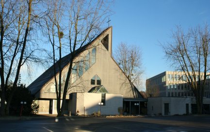 L’église catholique préfabriquée Bruder Klaus, à Volketswil, dans le canton de Zurich, a été construite en 1969 et rénovée en 2001. / © Charly Bernasconi CC(by-sa) 